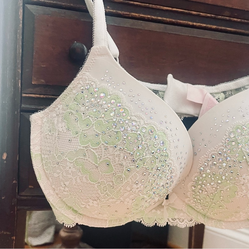 Victoria's Secret Ivory and Lime Bra - Picture 3 of 13
